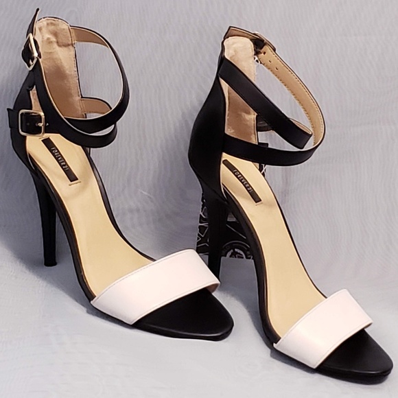 Forever 21 Shoes - Forever 21 heels size 9 black/white 💕